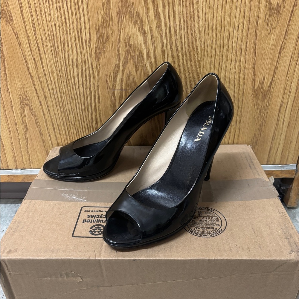 Prada Black Patent Leather Peep Toe Heels Classic High Heel  Size 9/Eu 39.5